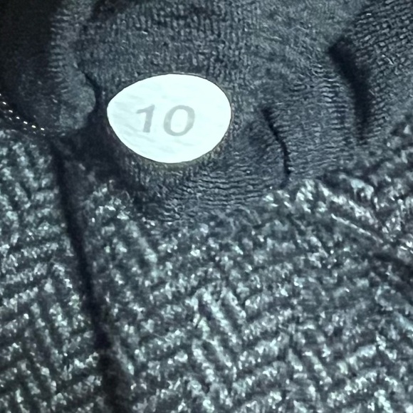 Lululemon Base Runner 1/2 Zip Heathered Herringbone Heathered Black size 10 - Picture 15 of 16